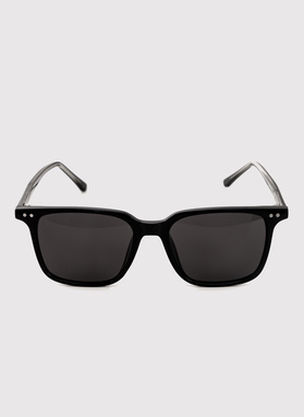 Czarne okulary przeciwsłoneczne