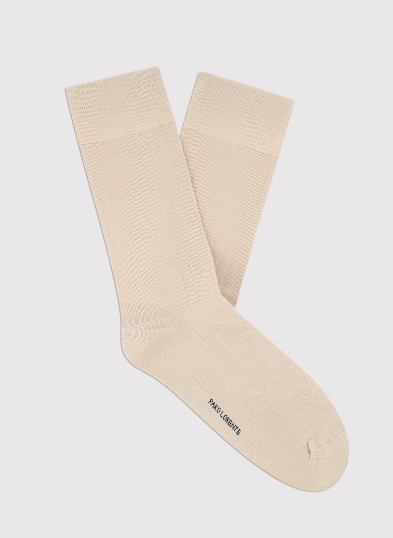 Gładkie beżowe skarpety w prążek