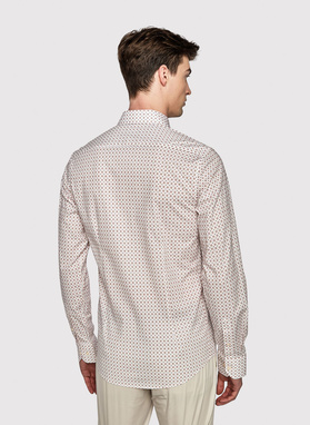 Biała koszula w mikrowzór