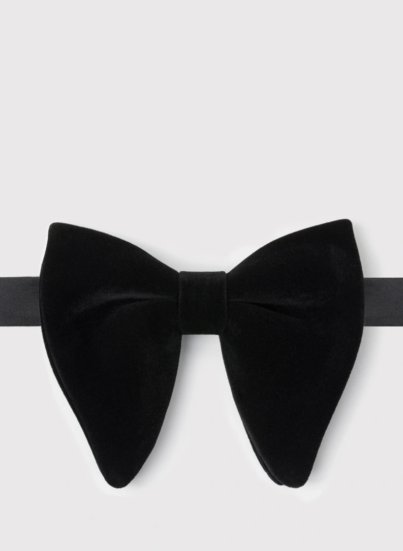 Ślubny smoking męski z szalowym kołnierzem