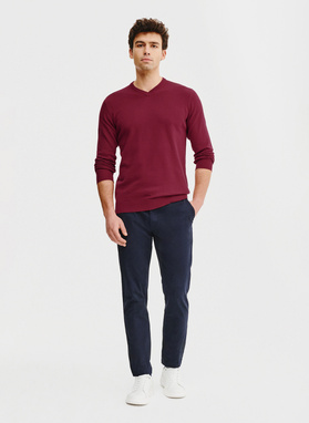 Czerwony męski sweter w serek