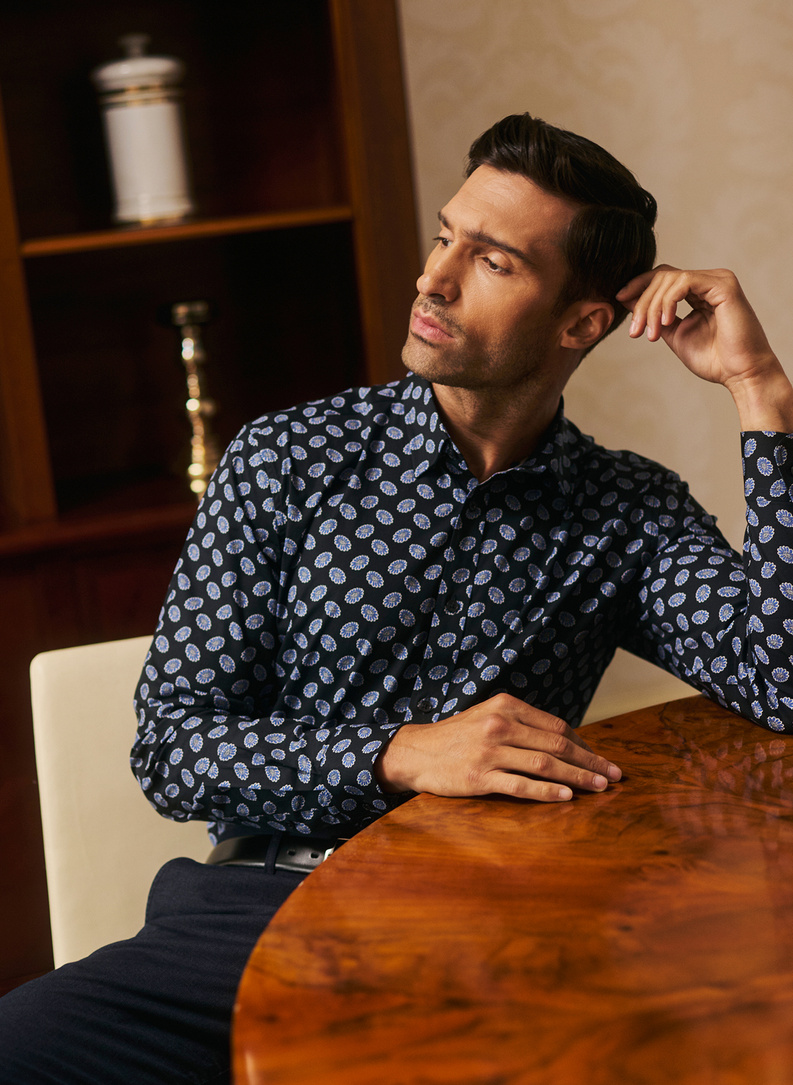 Granatowa koszula w kwiaty