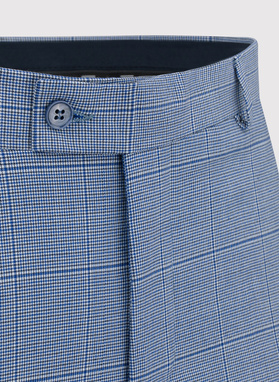 Niebieski garnitur męski w kratkę