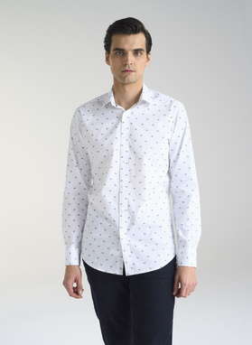 Biała koszula w palmy