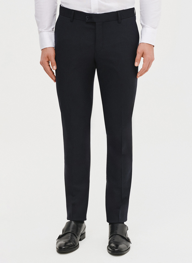 Granatowy męski garnitur