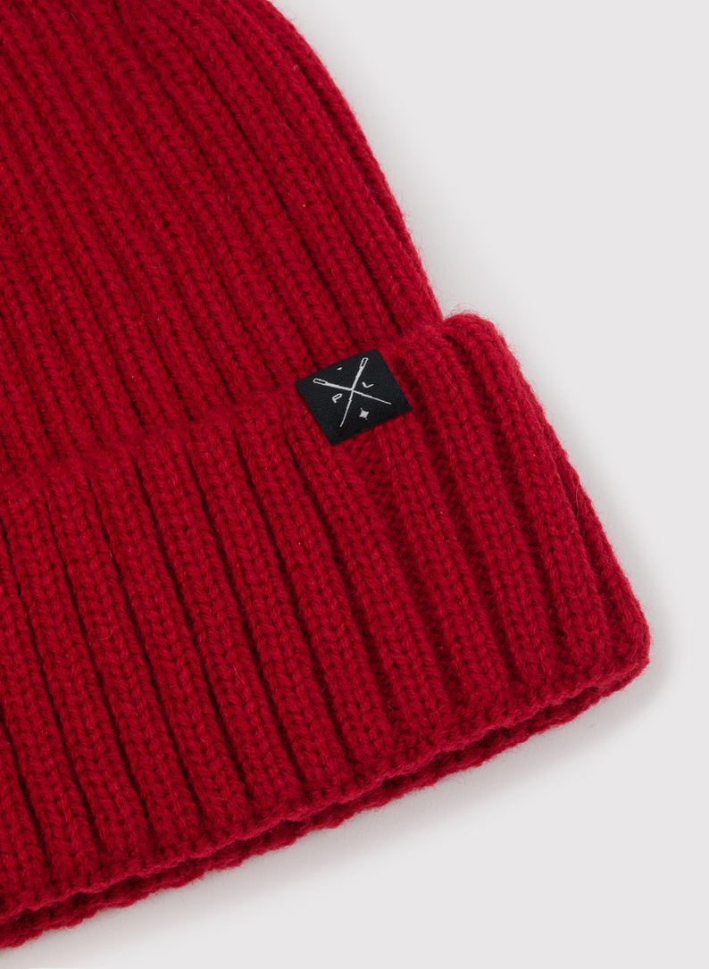 Czerwona czapka męska