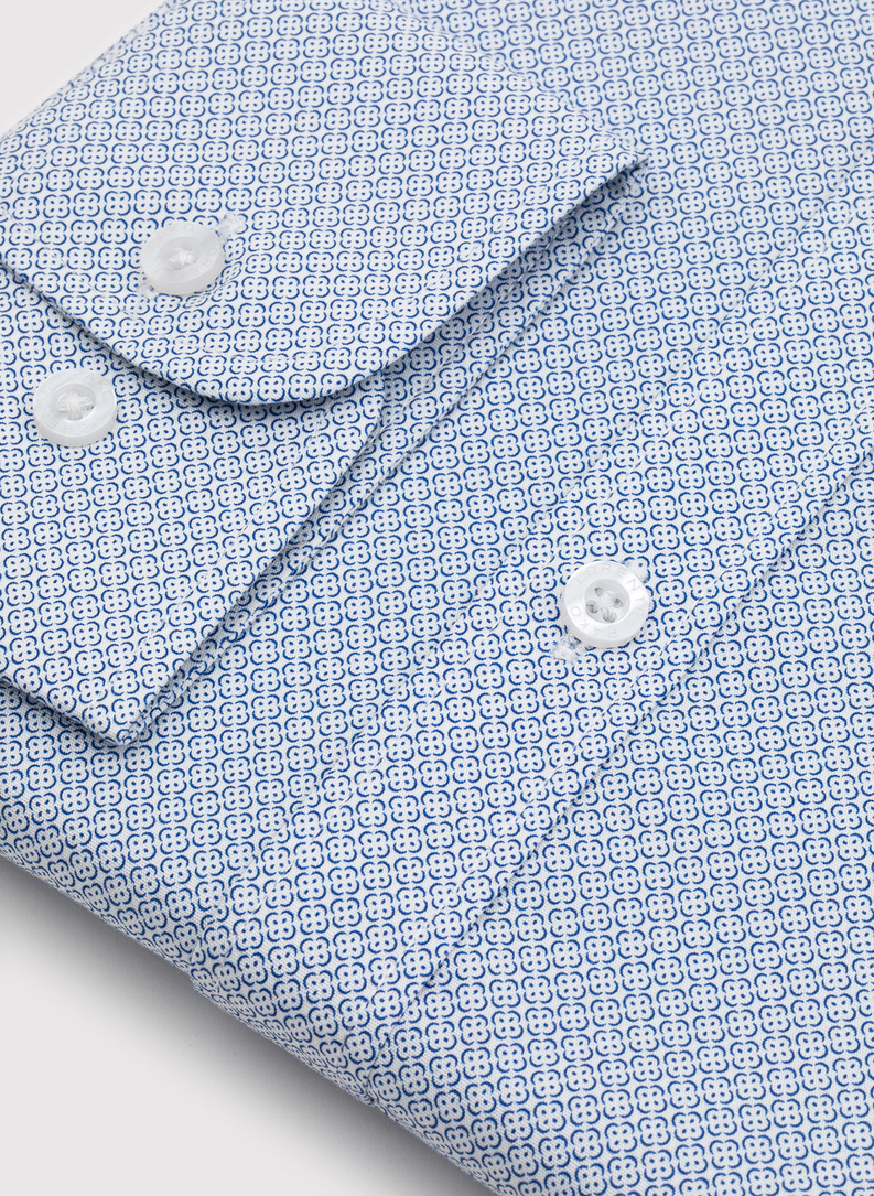 Koszula z niebieskim wzorem geometrycznym