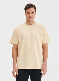 Beżowy t-shirt oversize