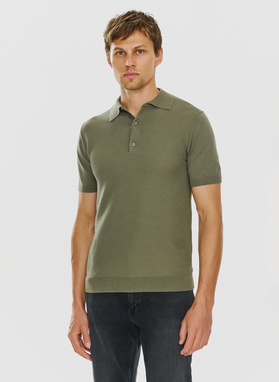 Zielony t-shirt polo o waflowym splocie