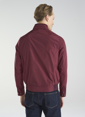 Czerwona krótka kurtka męska