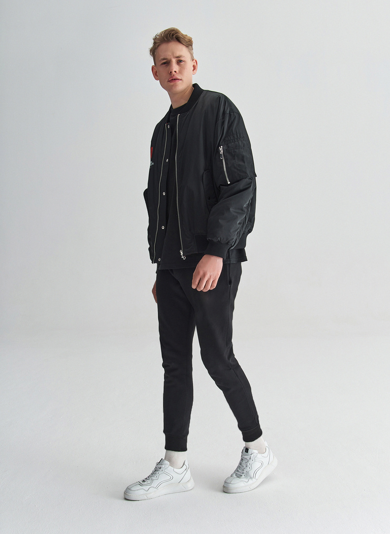 Czarne spodnie dresowe M22SF-WD-002-C-0