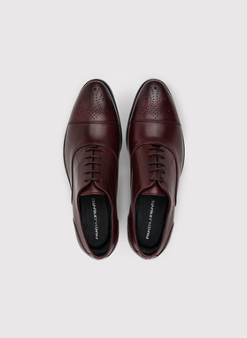 Bordowe buty męskie typu brogsy