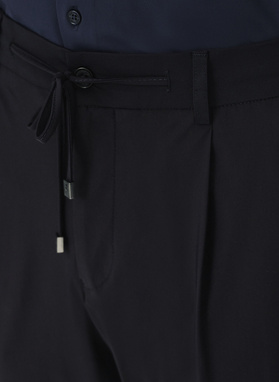 Dwuczęściowy gładki garnitur męski w kolorze granatowym