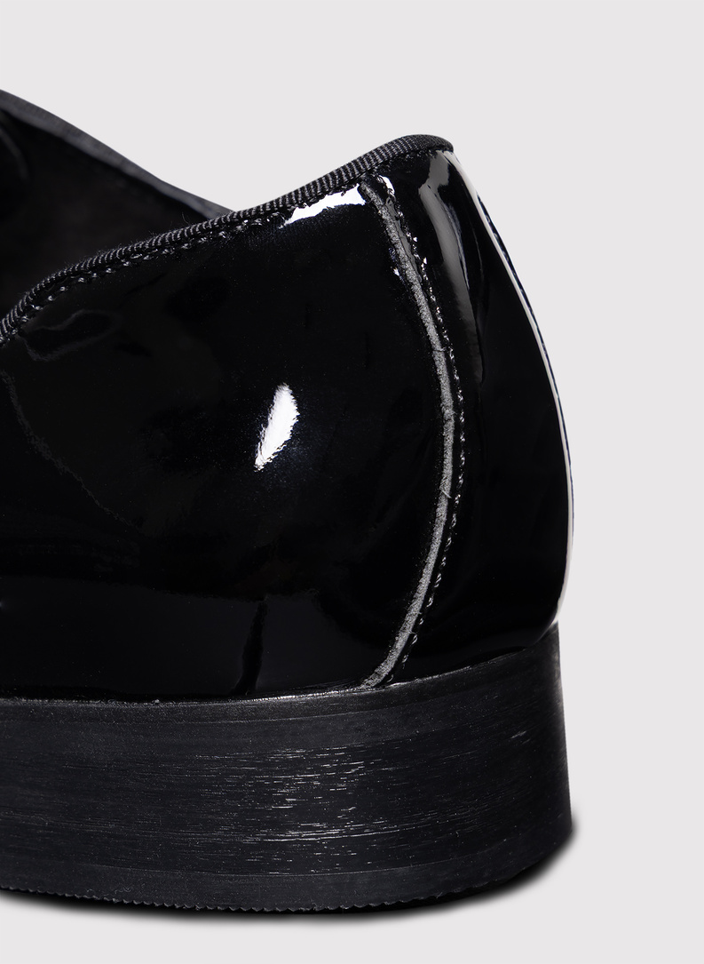 Lakierowane czarne półbuty męskie