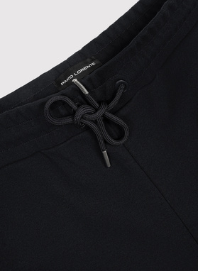 Czarne szorty dresowe