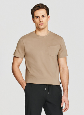 Beżowy bawełniany t-shirt z kieszonką