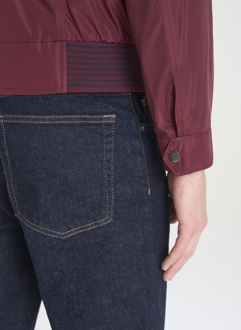 Czerwona krótka kurtka męska