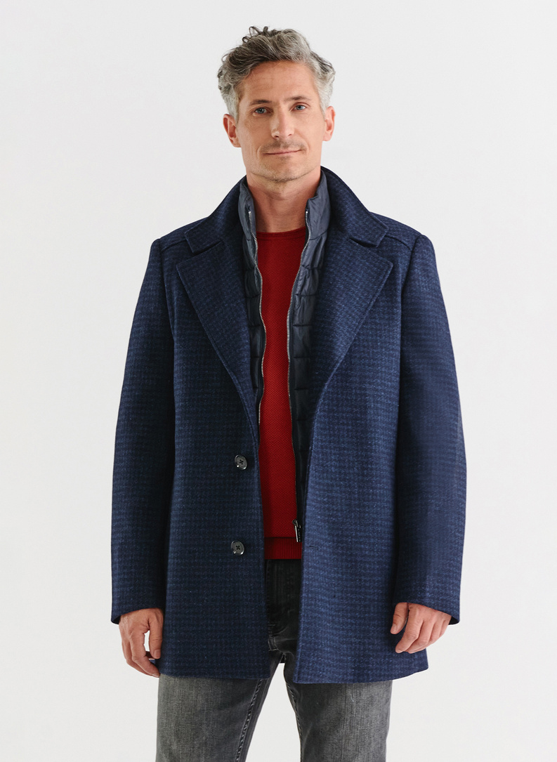 Granatowy płaszcz męski w mikrowzór