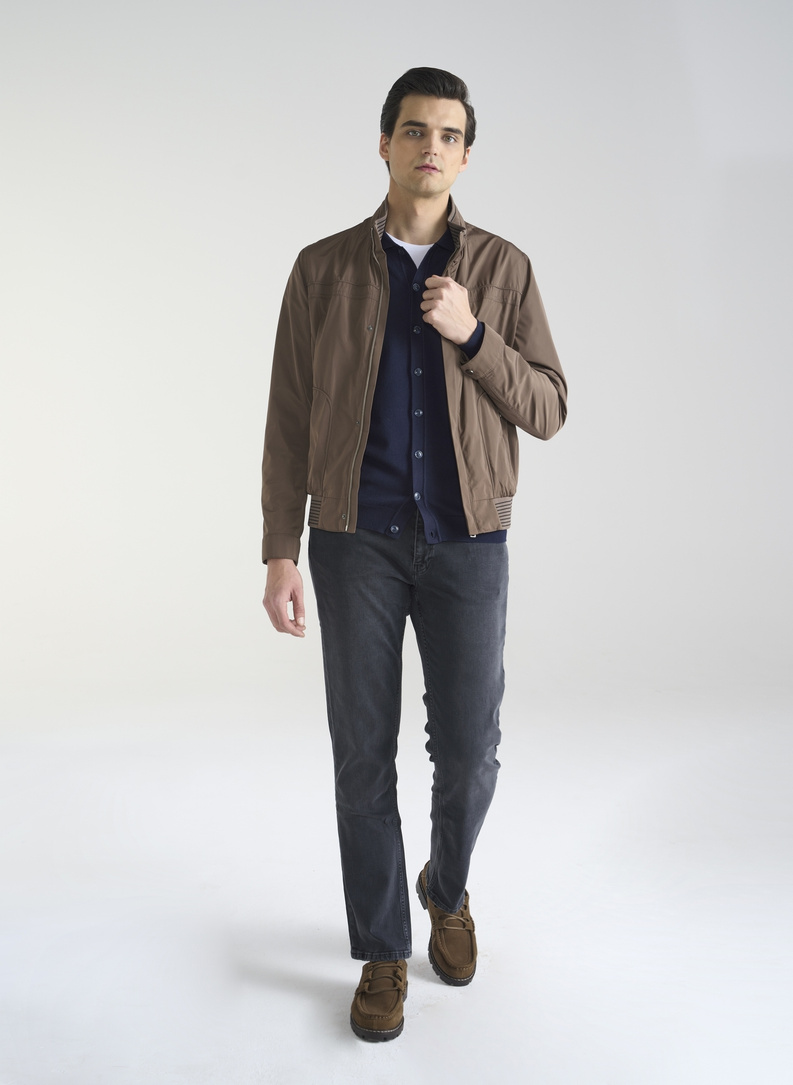 Brązowa krótka kurtka męska 