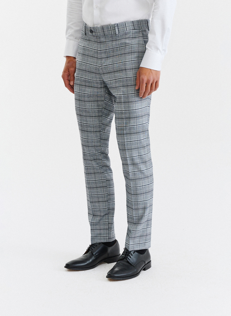 Szary kraciasty garnitur męski