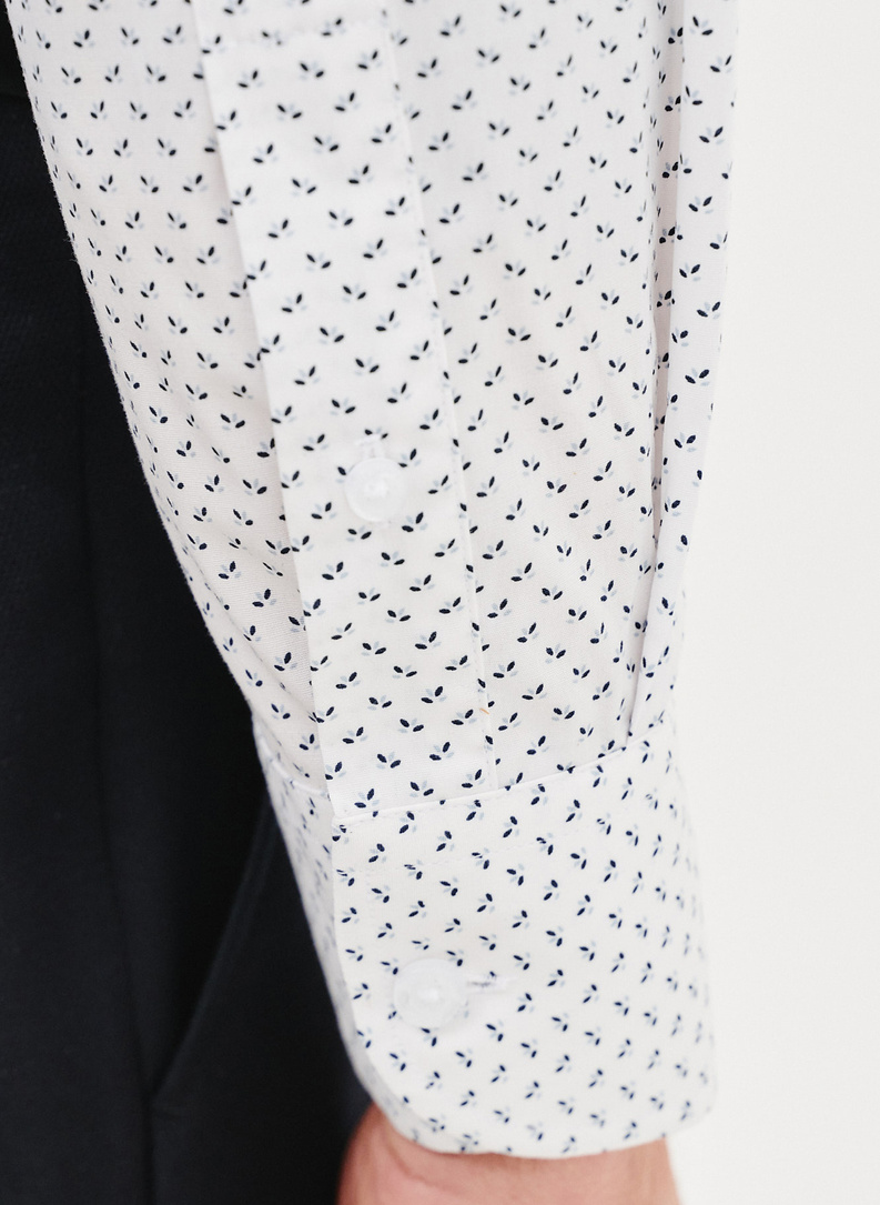 Biała koszula męska w mikrowzór