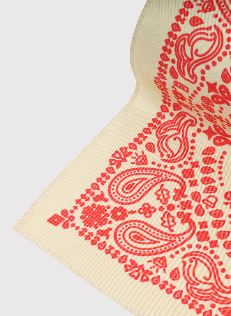 Beżowa poszetka we wzór