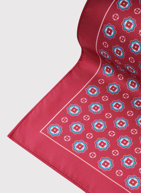 Różowa poszetka we wzór