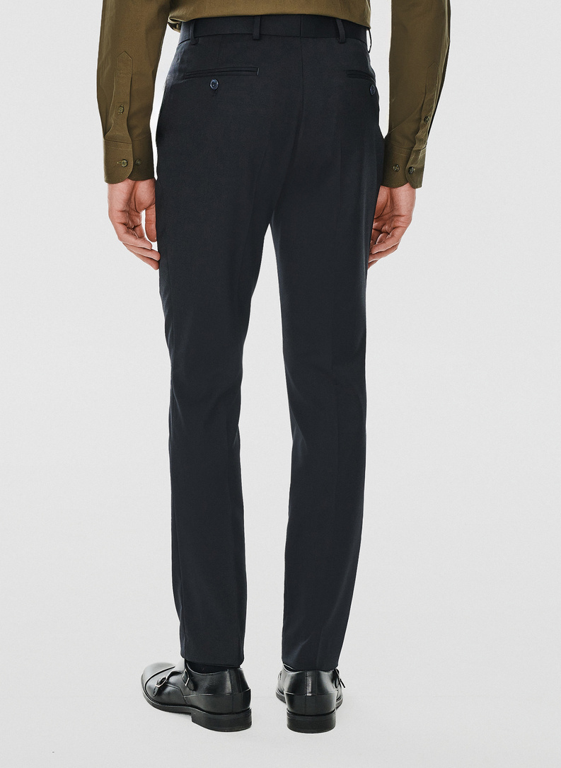 Dwuczęściowy gładki garnitur męski w kolorze granatowym