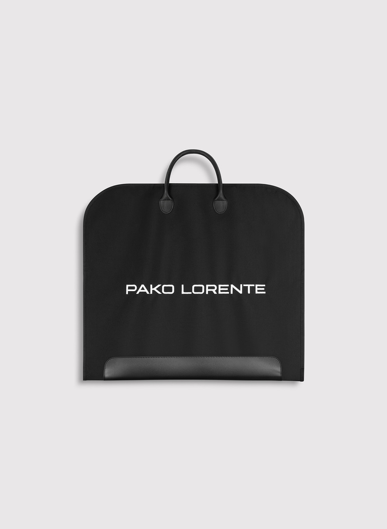 Czarny pokrowiec na garnitur P000B-UP-003-C-0