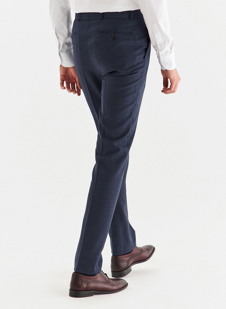 Wełniany granatowy garnitur w subtelną kratkę