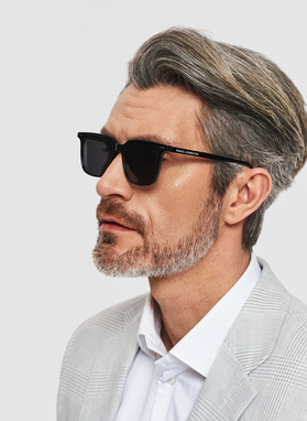 Czarne okulary przeciwsłoneczne