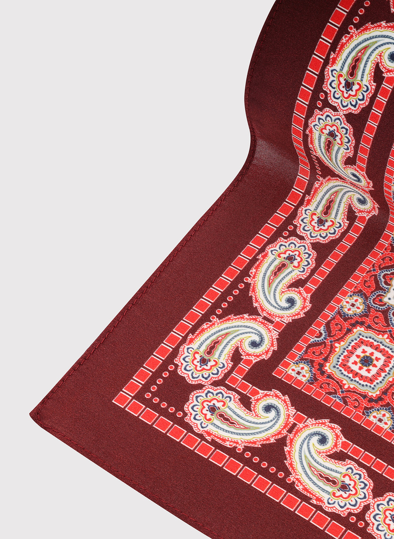 Bordowa poszetka w geometryczny wzór