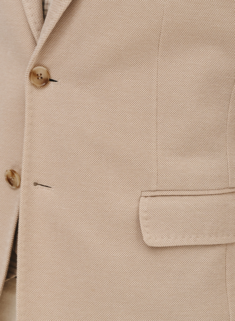 Beżowa marynarka z dzianiny