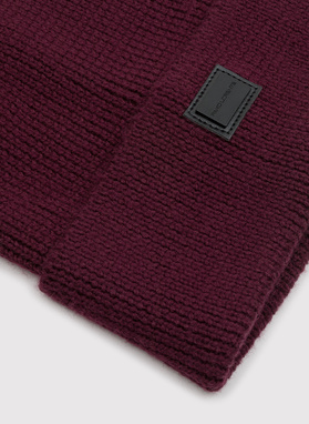 Wełniana czapka w kolorze bordowym 