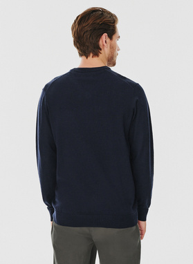 Granatowy męski sweter w serek 