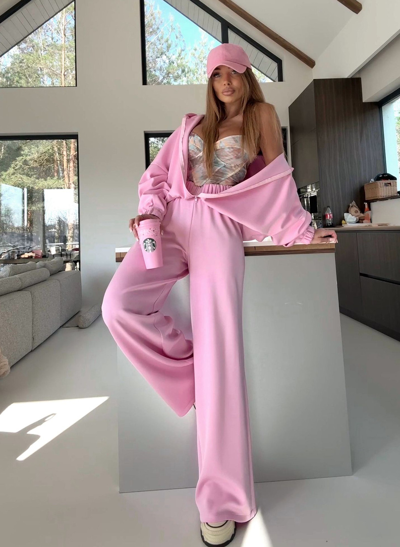 Różowy dwuczęściowy komplet dresowy