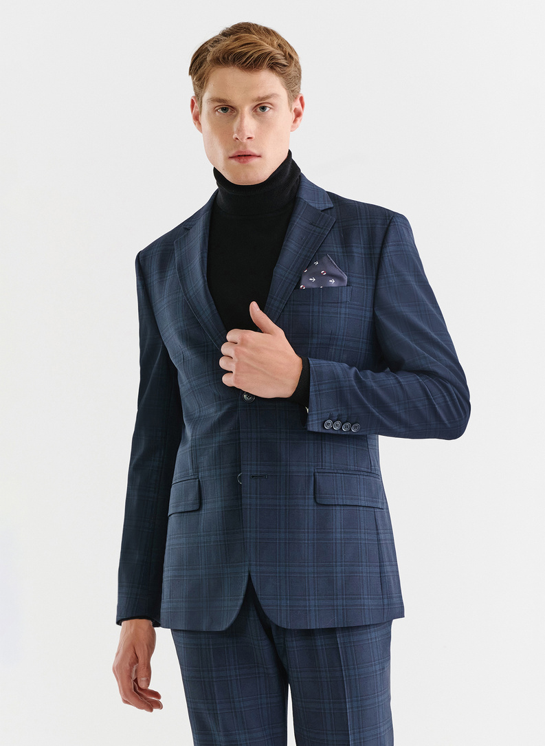 Granatowy garnitur z wełną