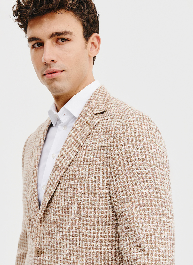 Beżowa marynarka w pepitkę