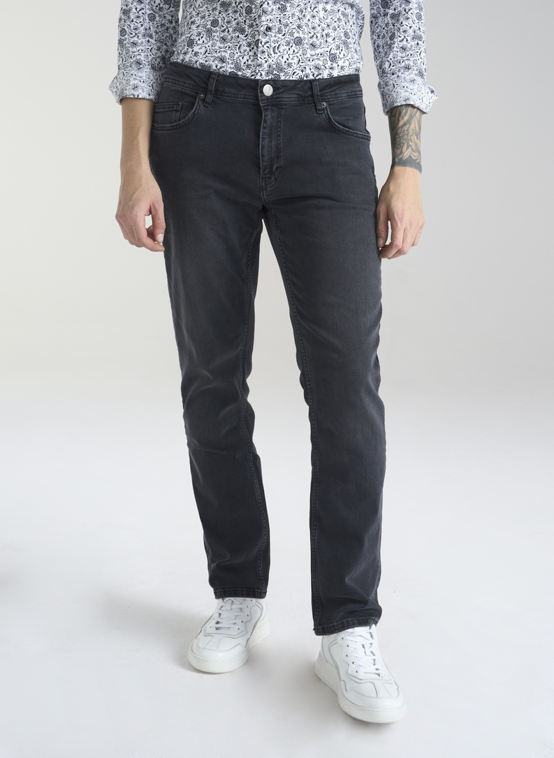 Szare spodnie męskie jeans