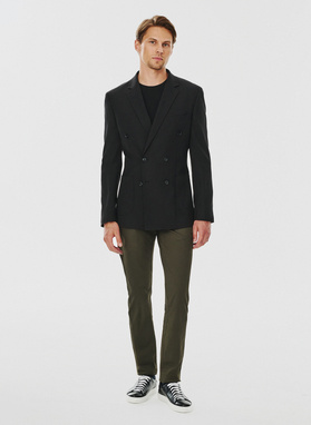 Czarna dwurzędowa marynarka męska