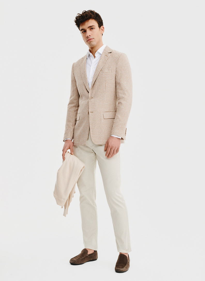 Beżowa marynarka w pepitkę