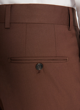 Gładki brązowy garnitur męski