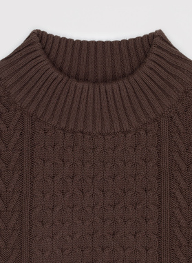 Półgolf z warkoczowym splotem w kolorze brązowym