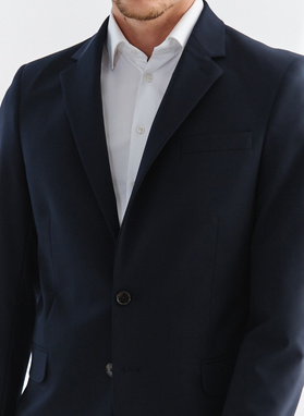 Gładka granatowa marynarka garniturowa