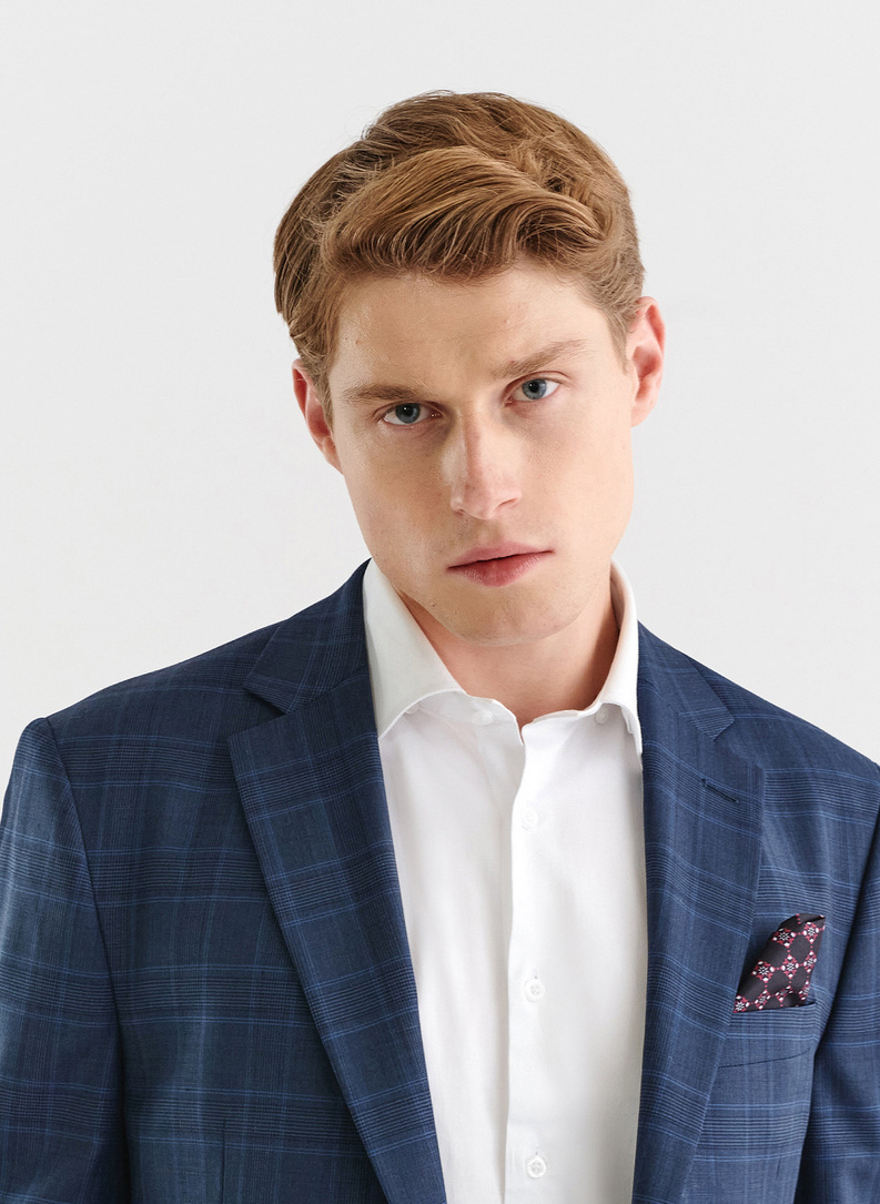 Granatowy garnitur w delikatną niebieską kratkę