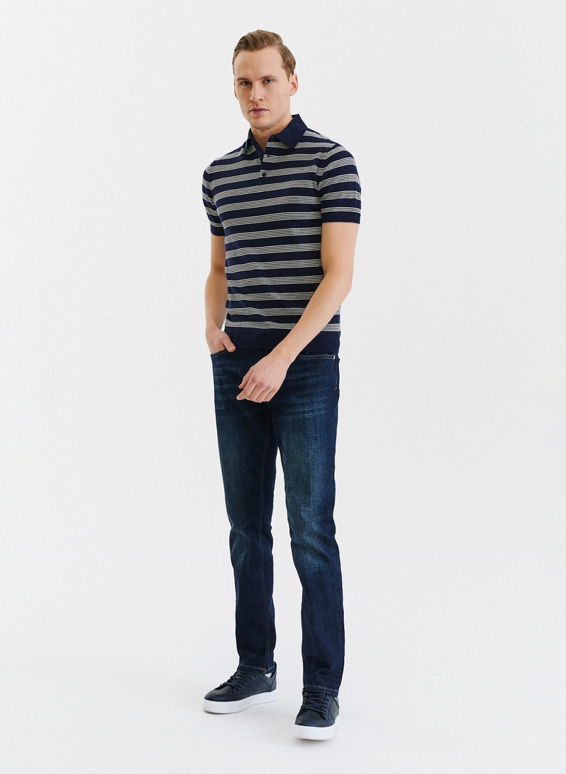 Granatowy T-shirt polo w jasne paski