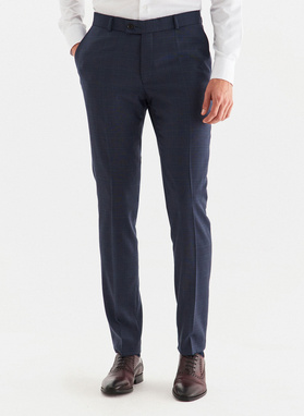 Wełniany granatowy garnitur w subtelną kratkę