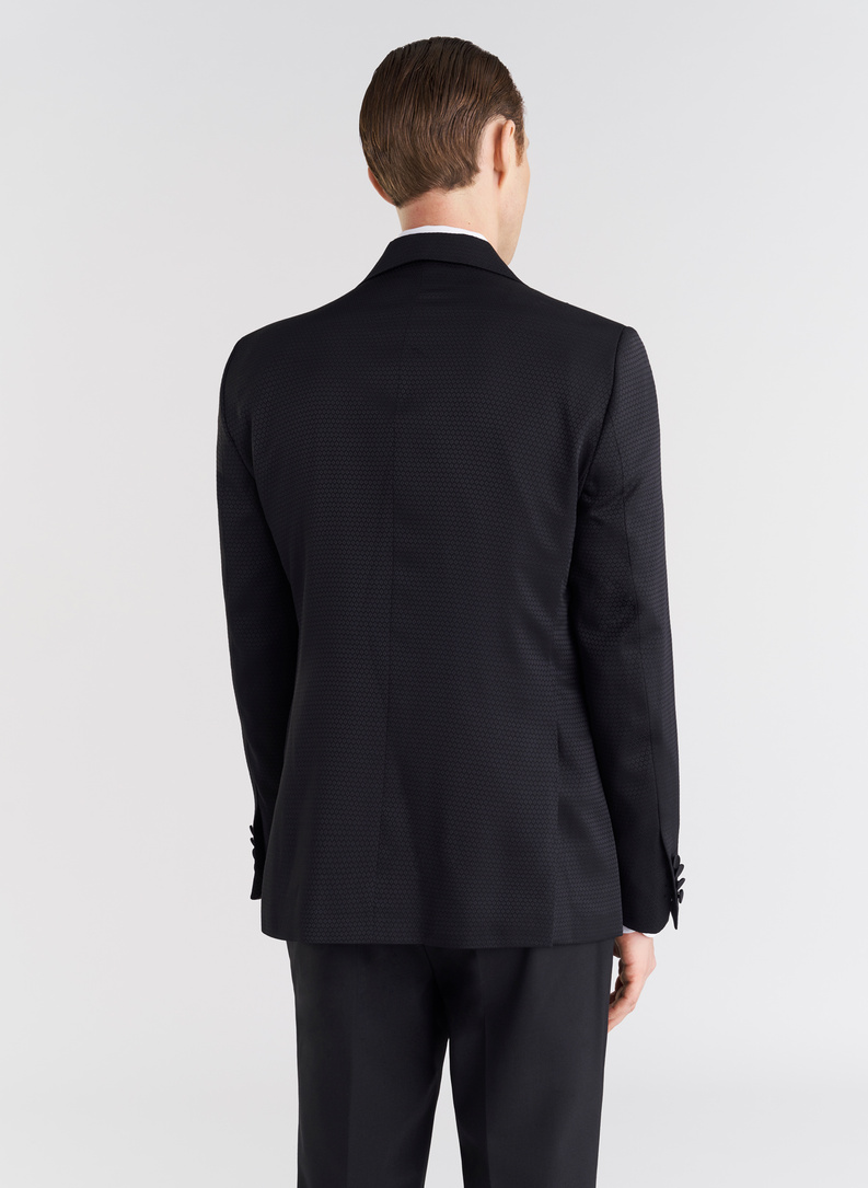 Czarny smoking z wzorzystą marynarką 