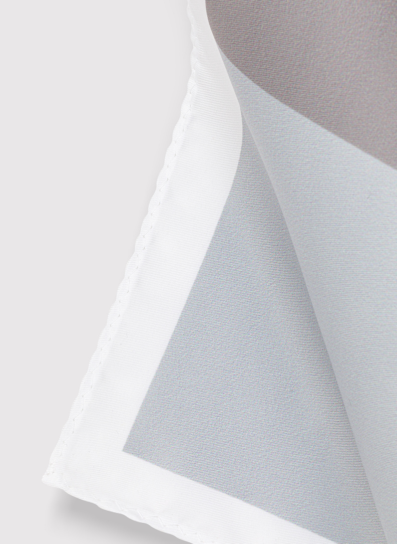 Poszetka w kwadraty w odcieniach szarości