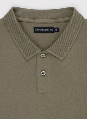 Gładki bawełniany t-shirt polo w kolorze zielonym